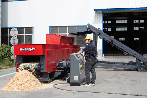 M&aacute;quina de aparas de madeira