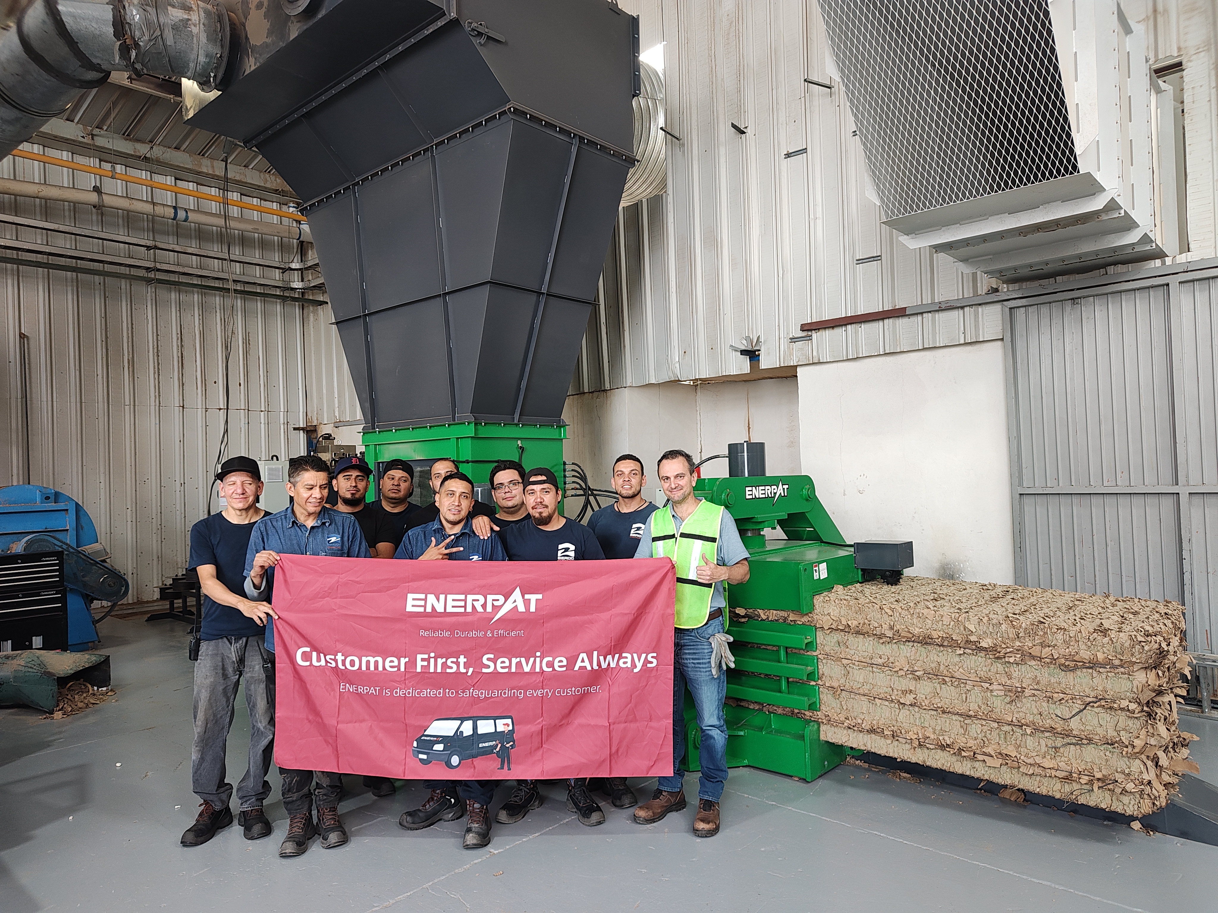 Leon, México: ENERPAT Enfardadeira horizontal de amarração automática HBA80-11075 instalada